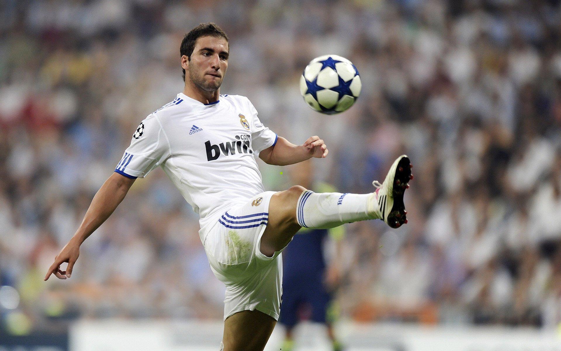 独家曝料，西蒙斯锁定7年额1.25亿镑史诗合约，周薪20万镑震撼体坛